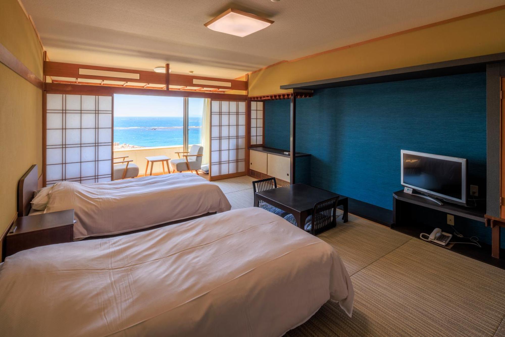 Hotel Sanrakuso Sirahama Kültér fotó